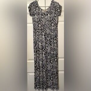 Soft surroundings dress.  Size Medium
Slits on the sides